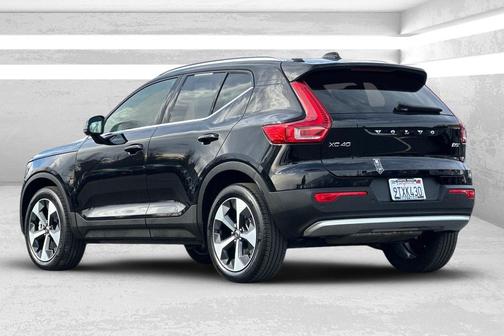 2025 Volvo XC40 B5 Plus Bright Theme