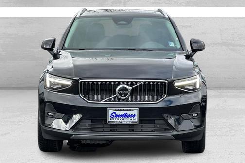 2025 Volvo XC40 B5 Plus Bright Theme