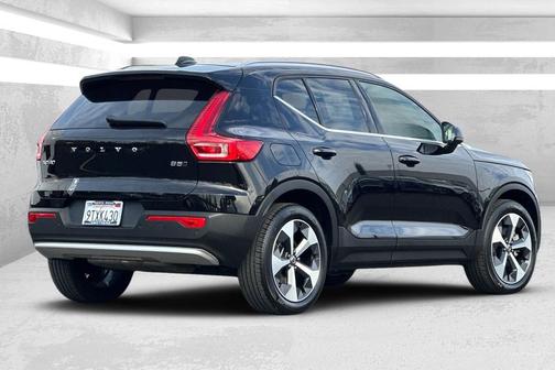 2025 Volvo XC40 B5 Plus Bright Theme