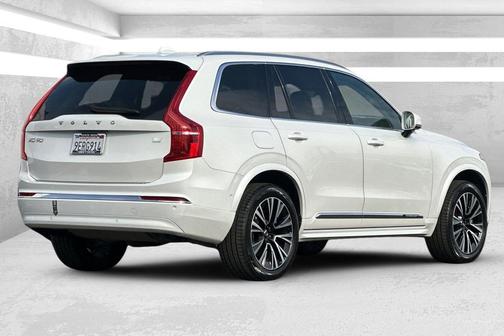 2023 Volvo XC90 Recharge Plug-In Hybrid T8 Plus 6-Seater