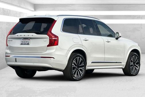 2023 Volvo XC90 Recharge Plug-In Hybrid T8 Plus 6-Seater