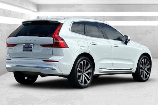 2023 Volvo XC60 Recharge Plug-In Hybrid T8 Ultimate Bright Theme