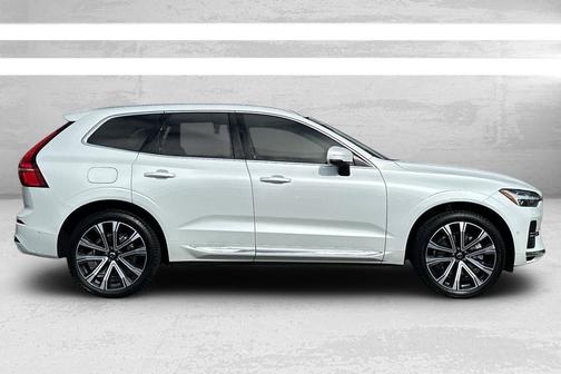 2023 Volvo XC60 Recharge Plug-In Hybrid T8 Ultimate Bright Theme