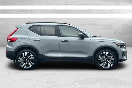 2026 Volvo XC40 B5 Ultra