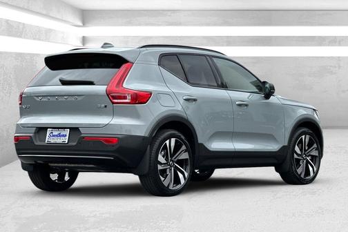 2026 Volvo XC40 B5 Ultra