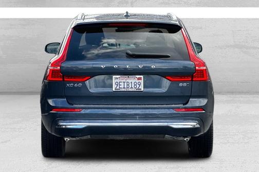 2023 Volvo XC60 B5 Ultimate Bright Theme