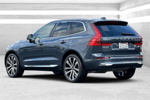2023 Volvo XC60 B5 Ultimate Bright Theme