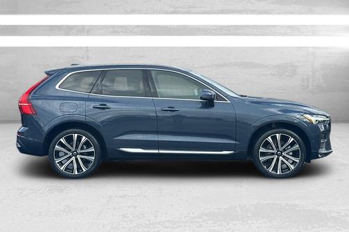 2023 Volvo XC60 B5 Ultimate Bright Theme
