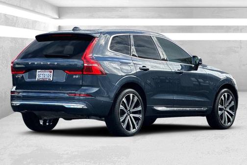 2023 Volvo XC60 B5 Ultimate Bright Theme