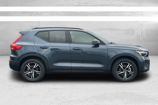 2026 Volvo XC40 B5 Core