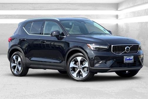 2025 Volvo XC40 B5 Plus Bright Theme
