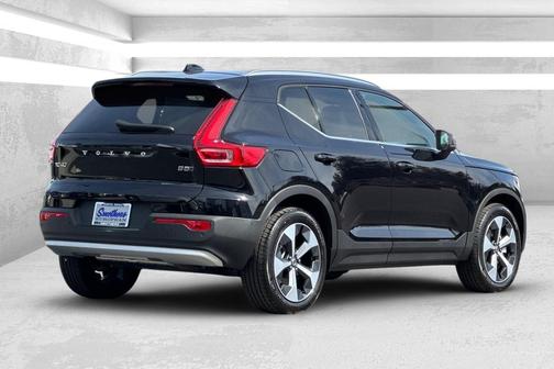 2025 Volvo XC40 B5 Plus Bright Theme