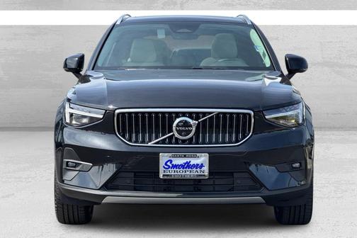 2025 Volvo XC40 B5 Plus Bright Theme