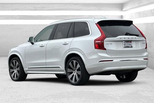 2025 Volvo XC90 B6 Plus 7-Seater