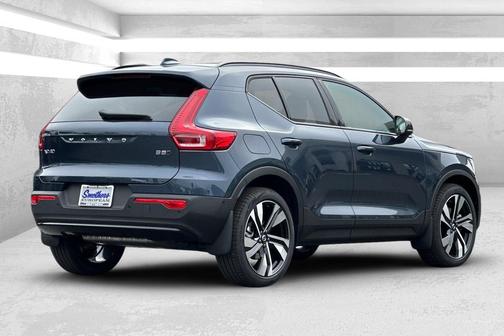 2026 Volvo XC40 B5 Ultra
