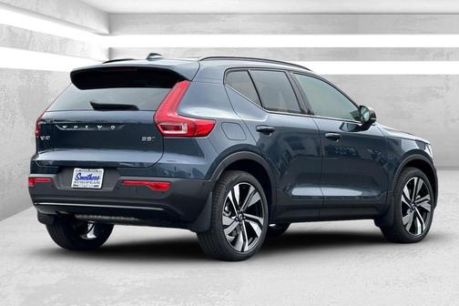2026 Volvo XC40 B5 Ultra