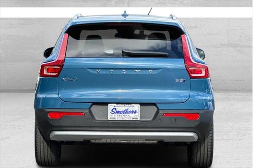 2025 Volvo XC40 B5 Core Bright Theme