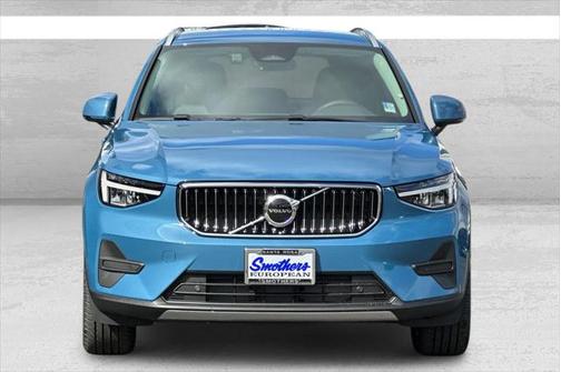 2025 Volvo XC40 B5 Core Bright Theme