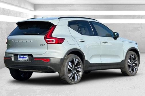 2026 Volvo XC40 Ultra, B5 AWD Gas (mild hybrid), Dark