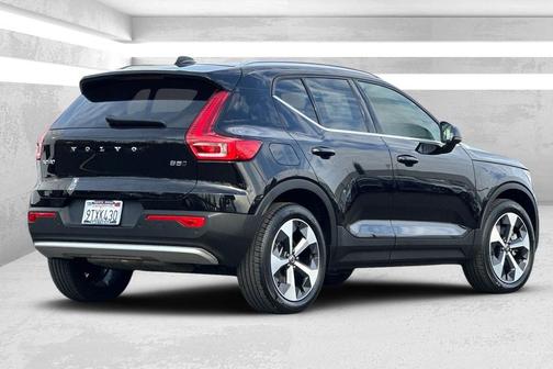 2025 Volvo XC40 B5 Plus Bright Theme