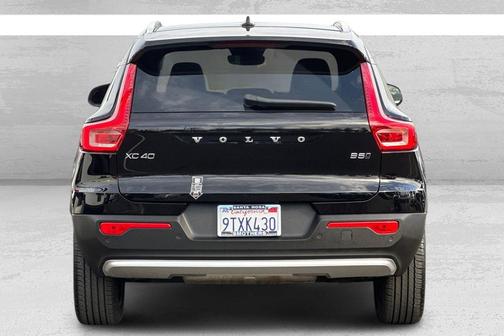 2025 Volvo XC40 B5 Plus Bright Theme