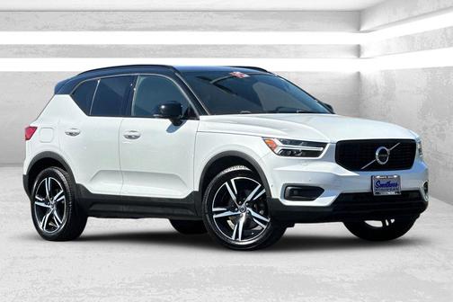 2019 Volvo XC40 T5 Momentum