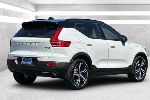 2019 Volvo XC40 T5 Momentum