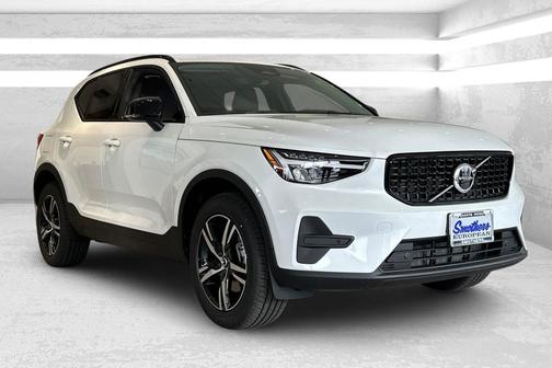 2026 Volvo XC40 Core, B4 FWD Gas (mild hybrid), Dark