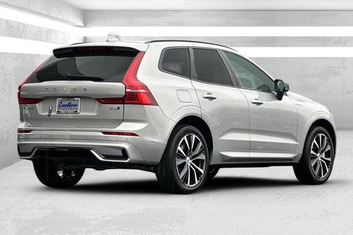 2025 Volvo XC60 B5 Plus