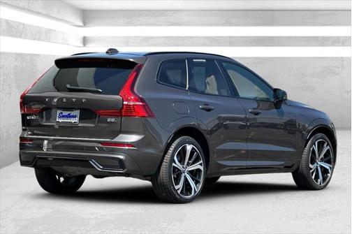 2022 Volvo XC60 B5 R-Design