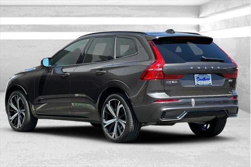 2022 Volvo XC60 B5 R-Design