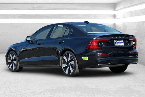 2024 Volvo S60 Recharge Plug-In Hybrid T8 Ultimate Dark Theme