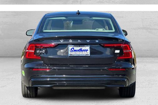 2024 Volvo S60 Recharge Plug-In Hybrid T8 Ultimate Dark Theme