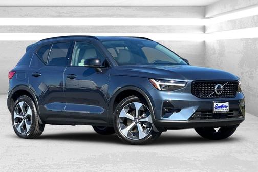 2026 Volvo XC40 B5 Plus