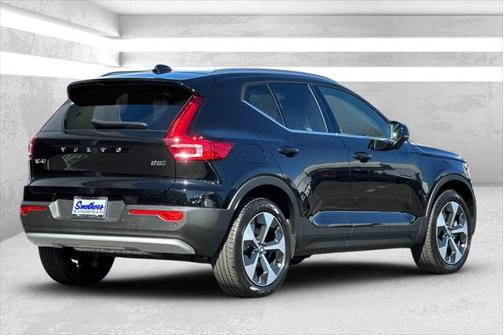 2025 Volvo XC40 B5 Core Bright Theme