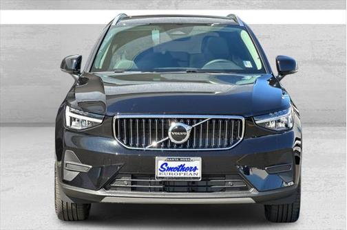 2025 Volvo XC40 B5 Core Bright Theme