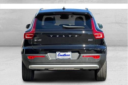 2025 Volvo XC40 B5 Core Bright Theme