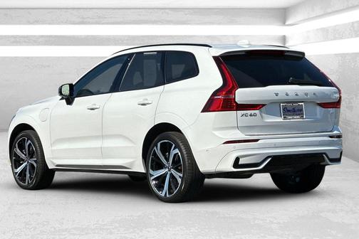 2024 Volvo XC60 Recharge Plug-In Hybrid T8 Ultimate Dark Theme