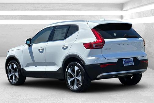 2025 Volvo XC40 B5 Plus Bright Theme