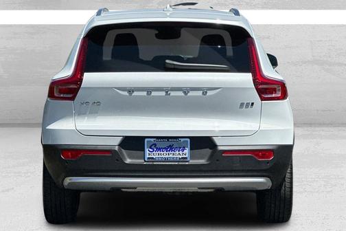 2025 Volvo XC40 B5 Plus Bright Theme
