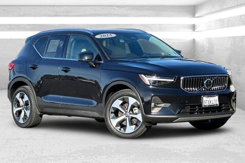 2025 Volvo XC40 B5 Plus Bright Theme