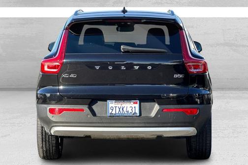 2025 Volvo XC40 B5 Plus Bright Theme