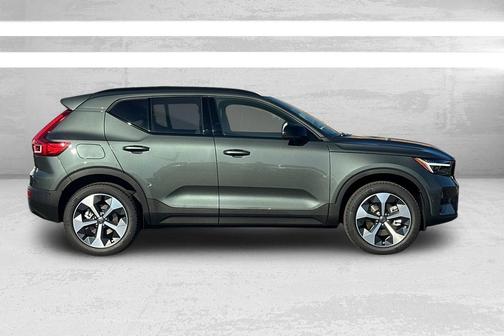 2026 Volvo XC40 B4 Plus
