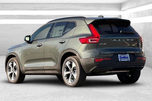 2026 Volvo XC40 B4 Plus