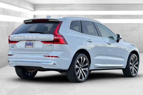 2023 Volvo XC60 B5 Ultimate Bright Theme