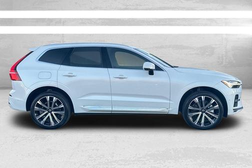 2023 Volvo XC60 B5 Ultimate Bright Theme