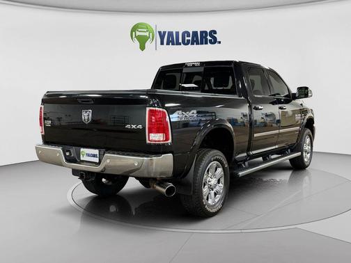 Brilliant Black Crystal Pearlcoat 2017 RAM 2500 Laramie