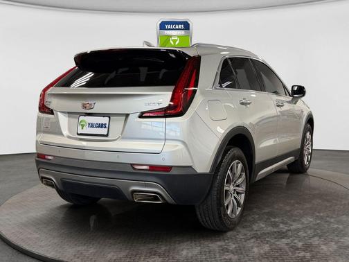 Radiant Silver Metallic 2022 Cadillac XT4 Premium Luxury