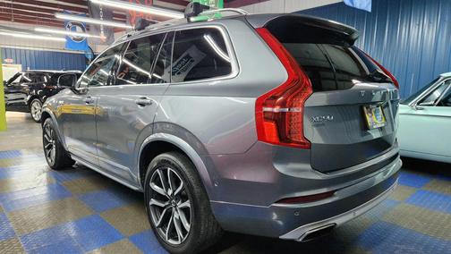 2016 Volvo XC90 T6 Momentum