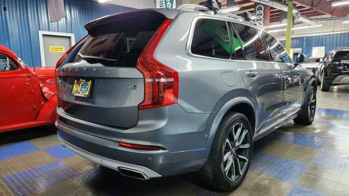 2016 Volvo XC90 T6 Momentum